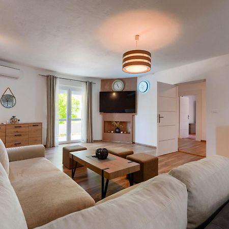 Villa Luka Donje Rastane Bagian luar foto